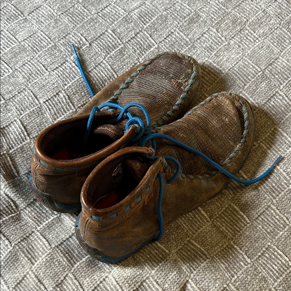 Brown Women’s twisted x Shoes with Blue Accents
